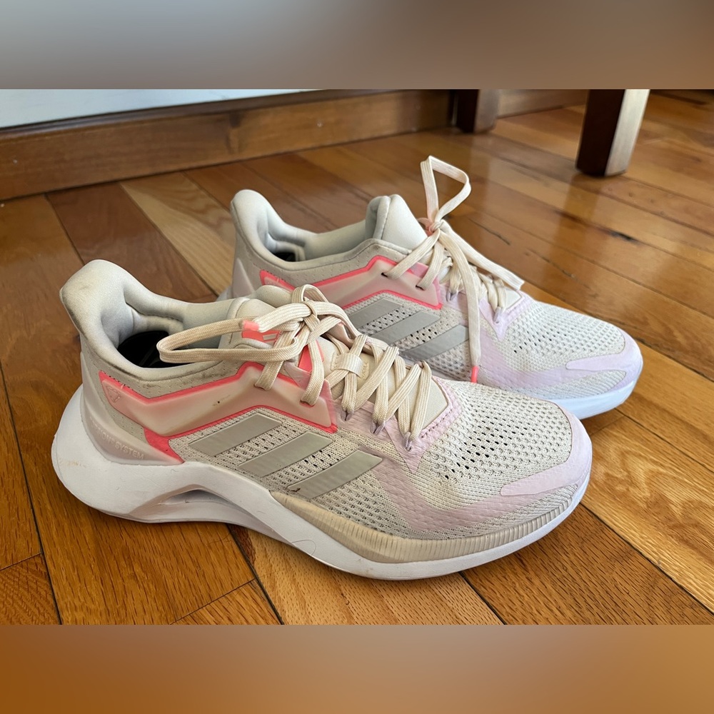 Women’s Adidas Alphatorsion 2.0‎ EUC Size 7
